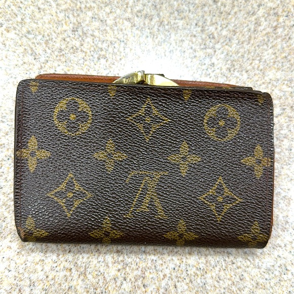 Authentic Louis Vuitton Monogram Wallet. - Picture 6 of 9